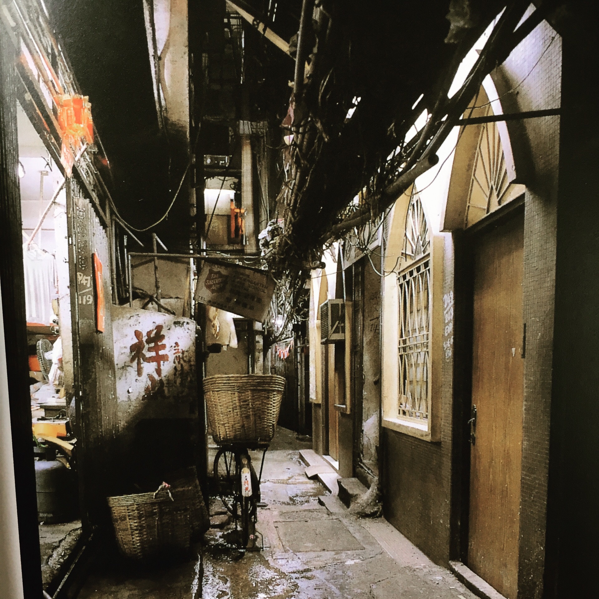 香港のオススメの本】九龍城探訪~City of Darkness~九龍寨城写真集 